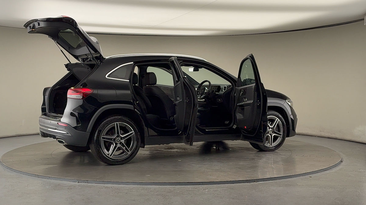 More views of Mercedes-Benz GLA