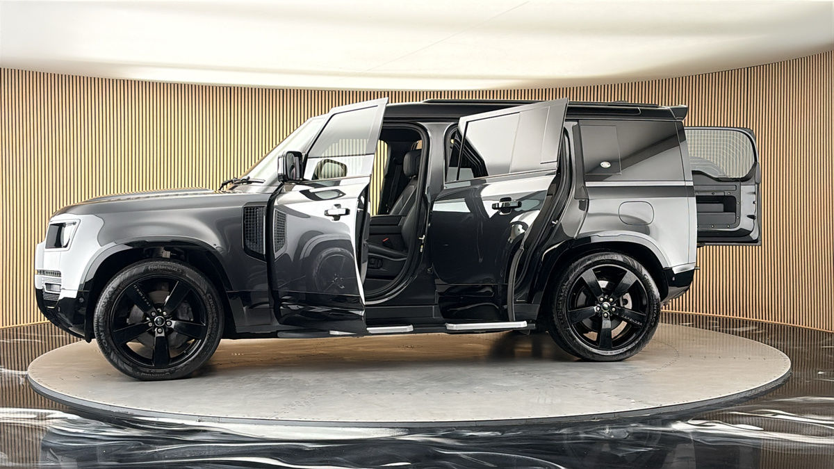 More views of Land Rover Defender 110