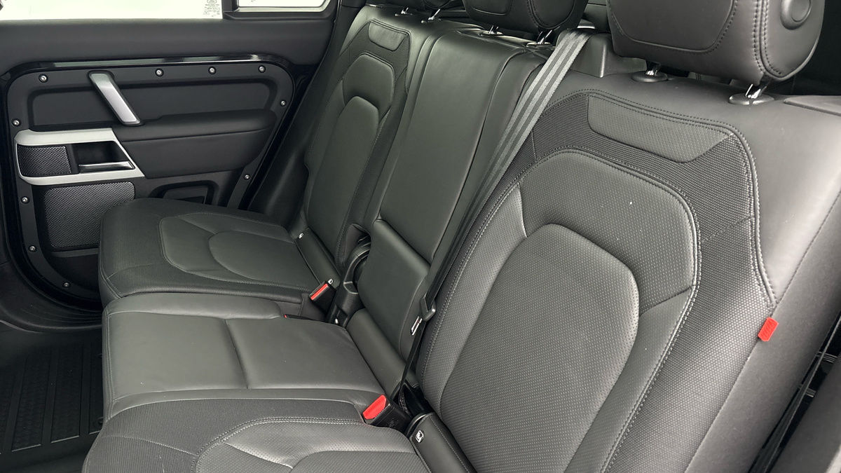 Land Rover Defender 110 Urban Image 8