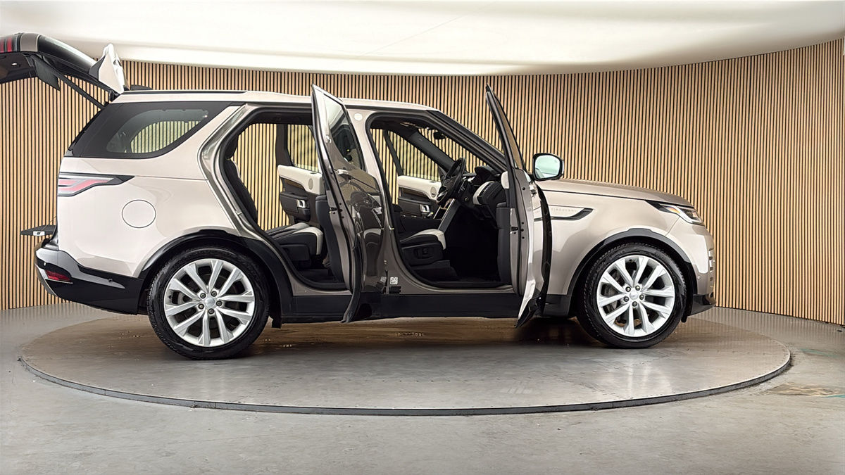 More views of Land Rover Discovery