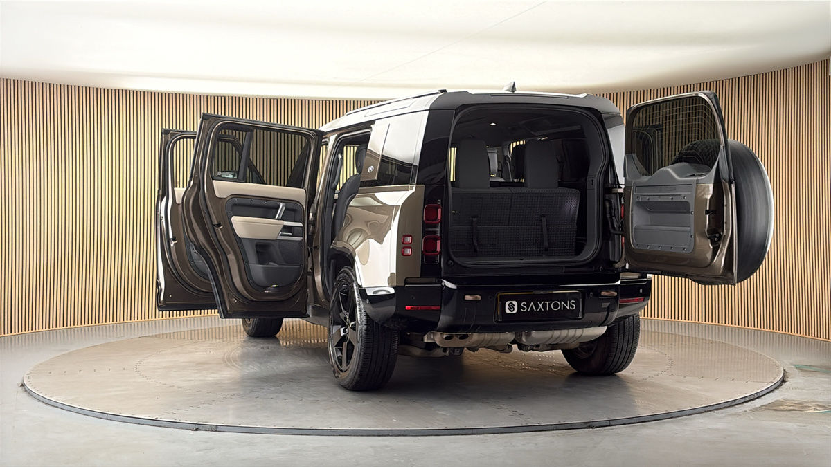 More views of Land Rover Defender 110