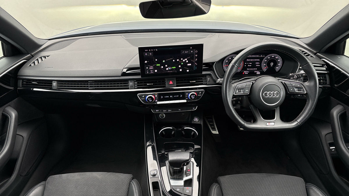 Audi A4 Avant Image 12