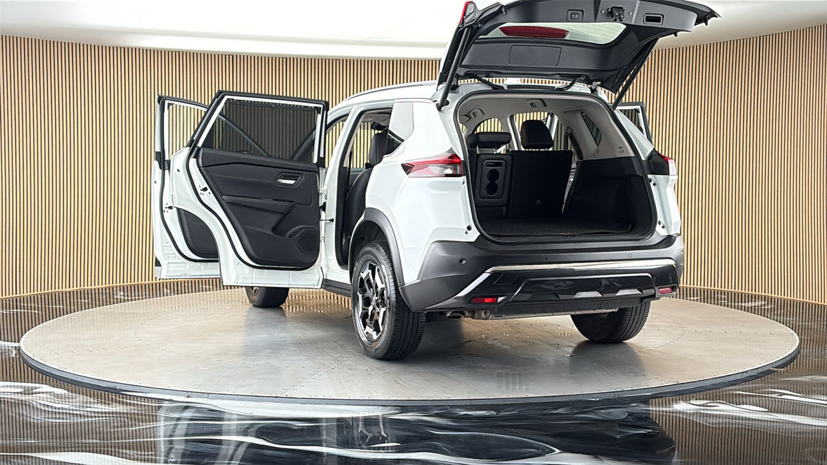 More views of Nissan X-Trail
