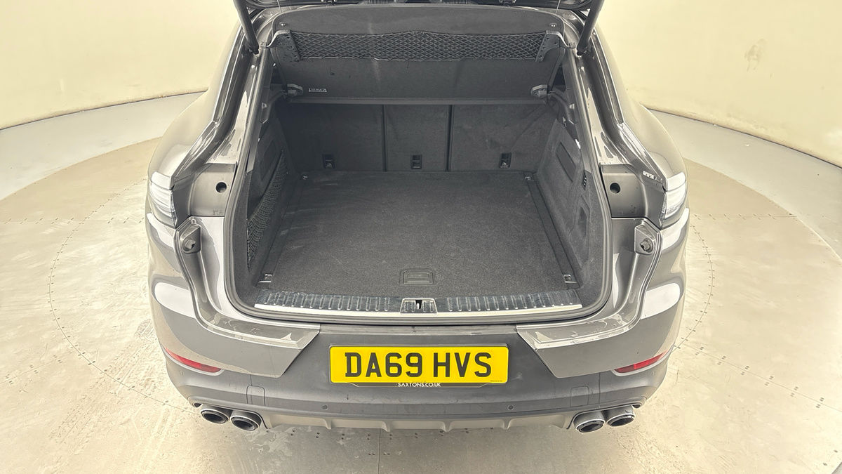 Porsche Cayenne Image 11