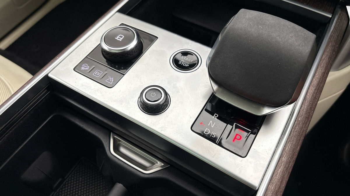 Land Rover Range Rover Image 25