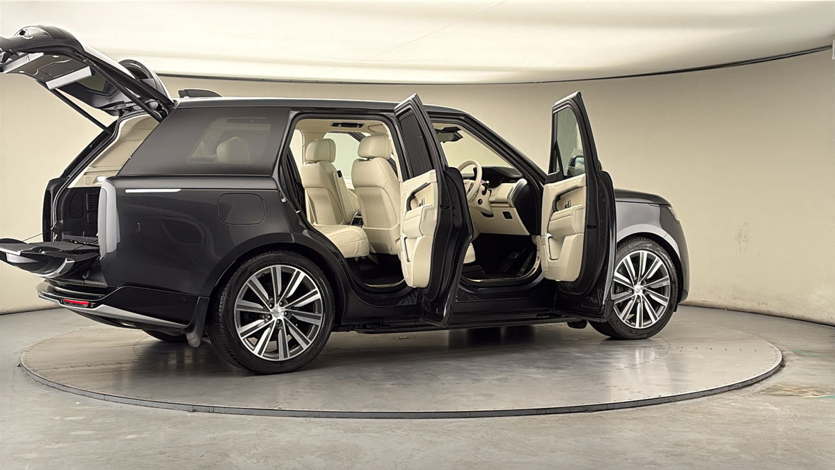 More views of Land Rover Range Rover