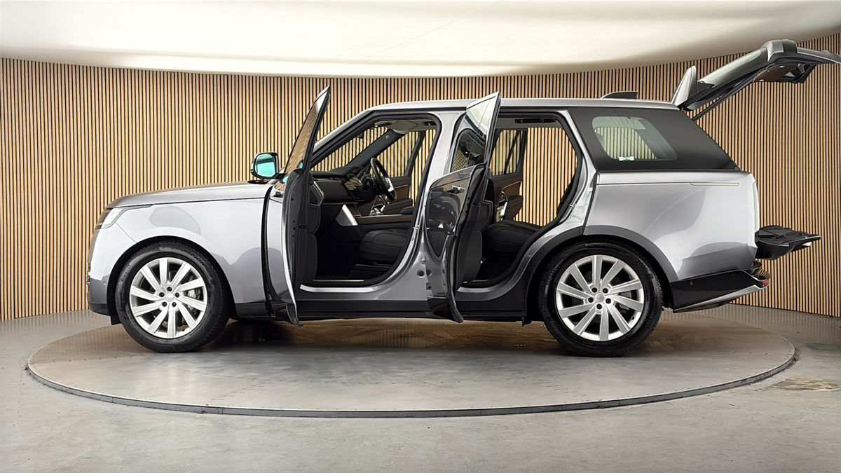 More views of Land Rover Range Rover