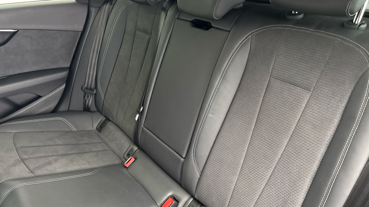 Audi A4 Avant Image 8