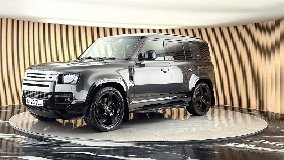 Land Rover Defender 110 Image 20