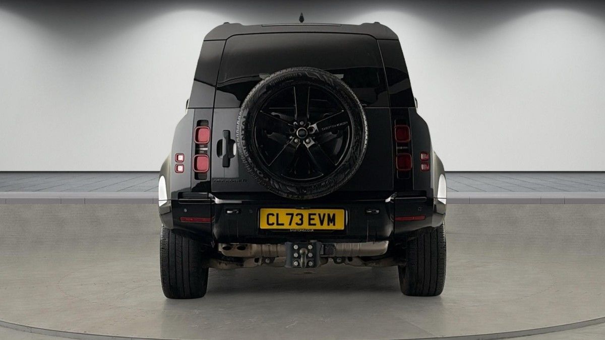 Land Rover Defender 110 Image 4