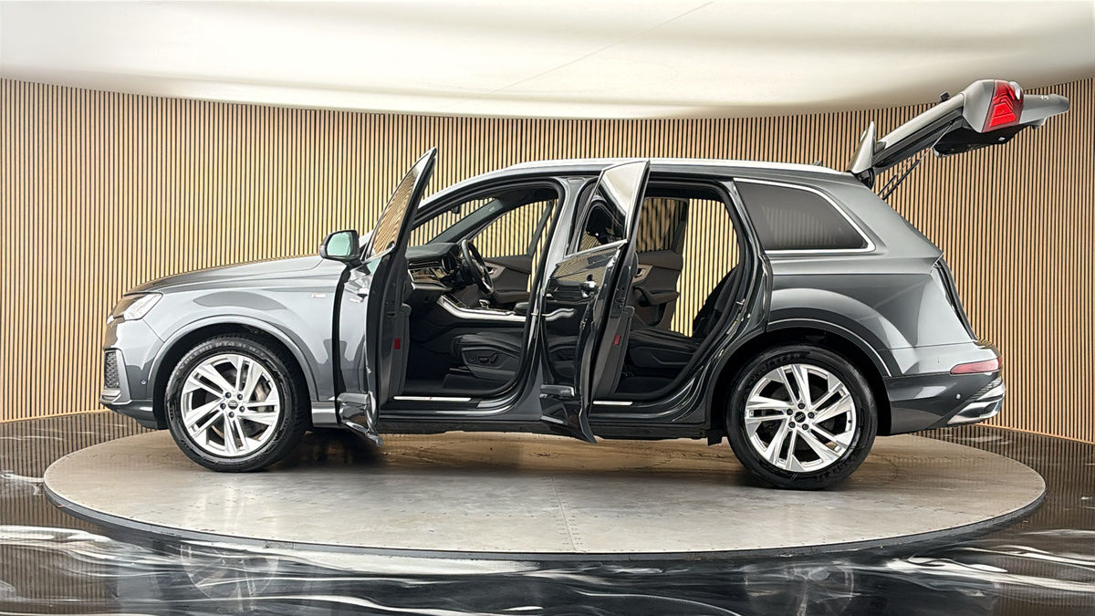 More views of Audi Q7