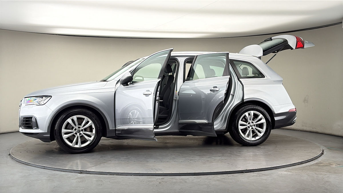 More views of Audi Q7