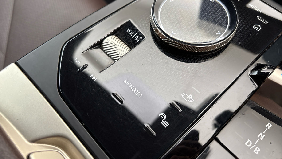 BMW iX Image 28