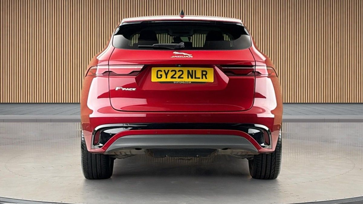 Jaguar F-PACE Image 4