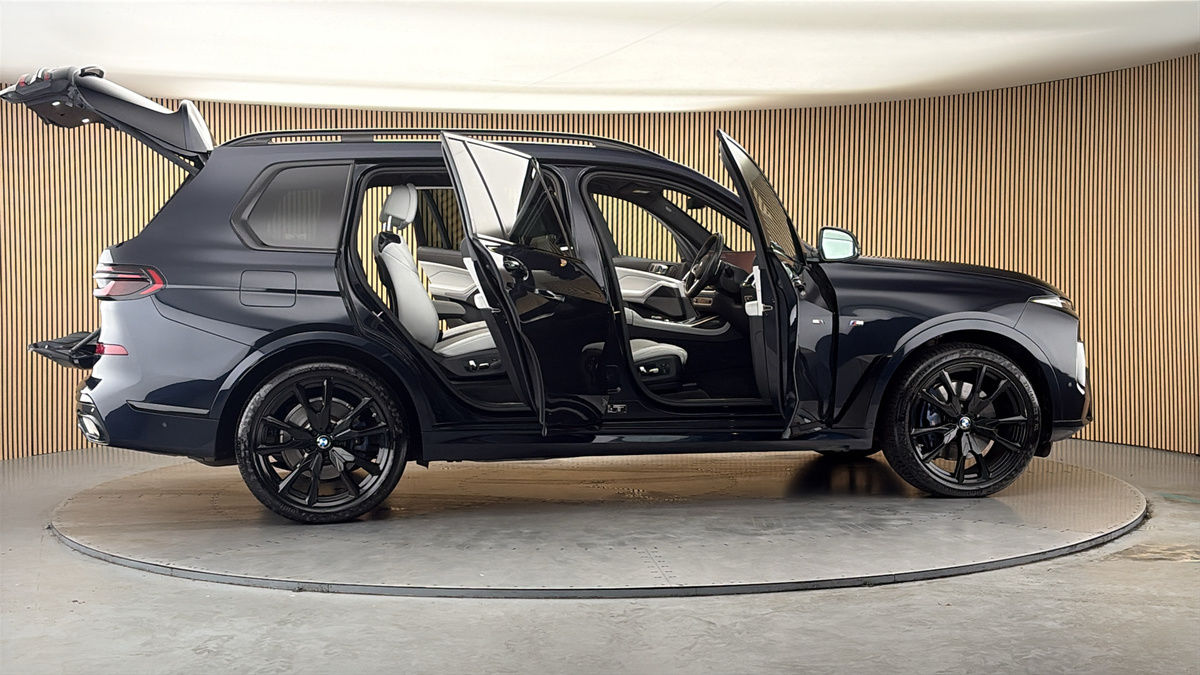 More views of BMW X7