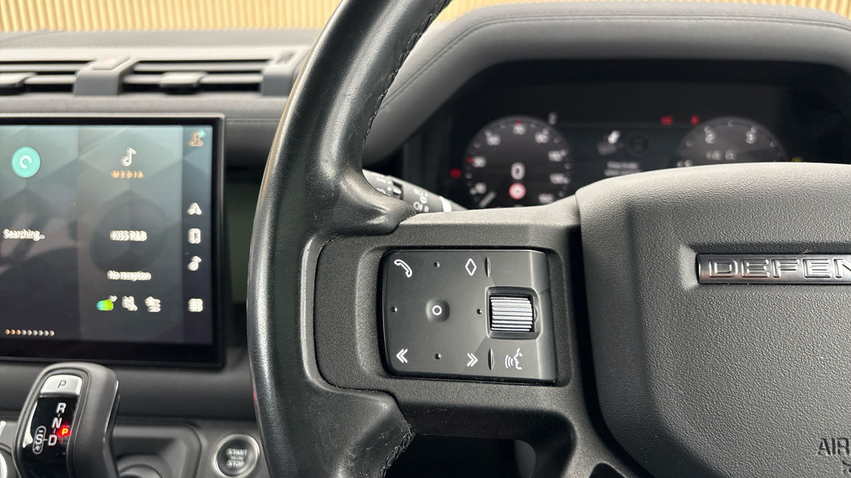 Land Rover Defender 110 Image 13