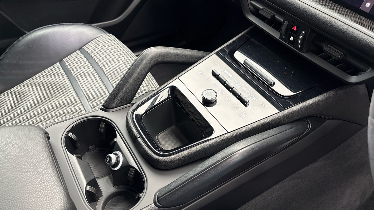 Porsche Cayenne Image 18