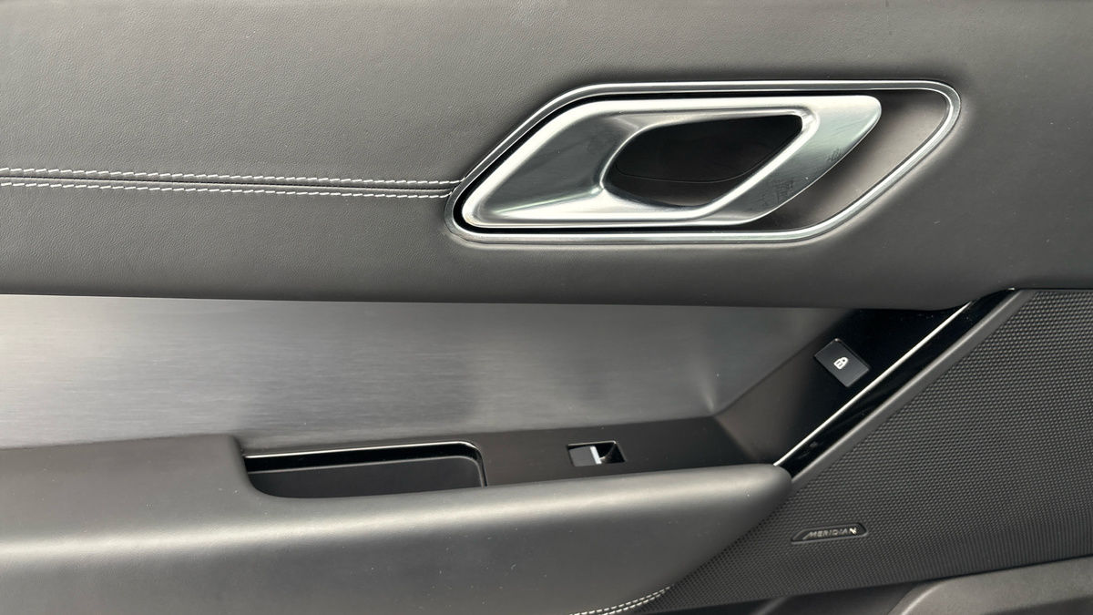 Land Rover Range Rover Velar Image 19