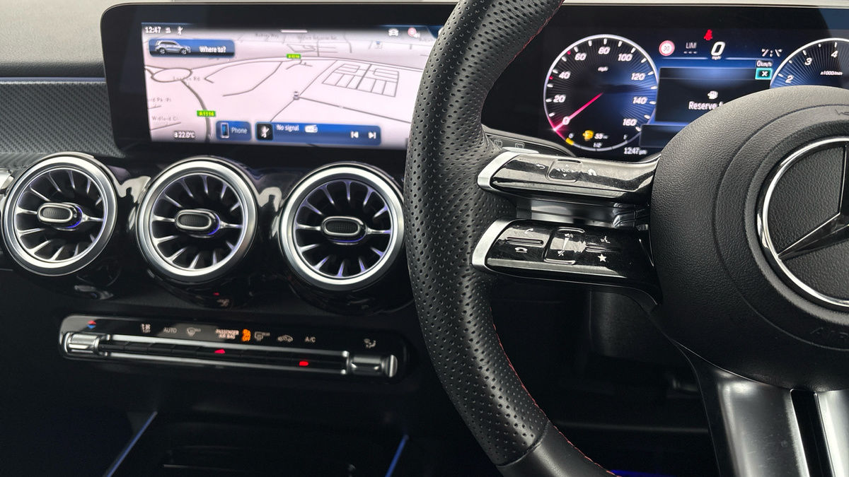 Mercedes-Benz GLB Image 13