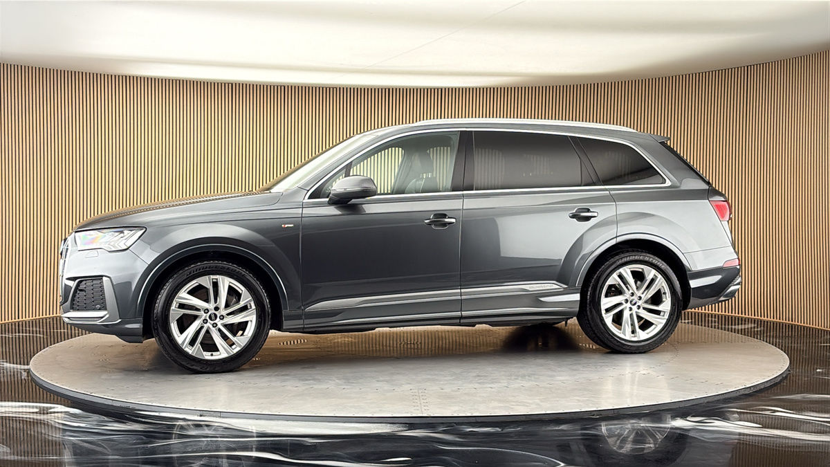 More views of Audi Q7