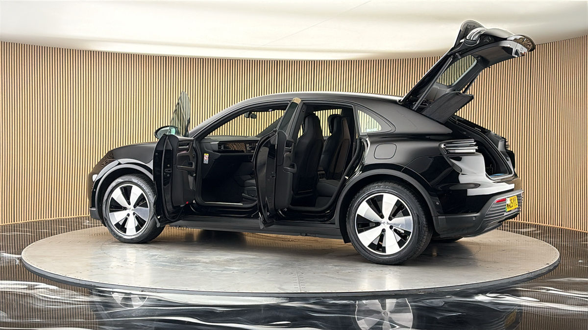More views of Porsche Macan