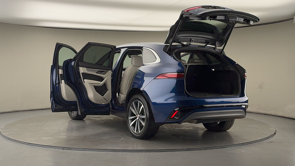 Jaguar F-PACE Image 23