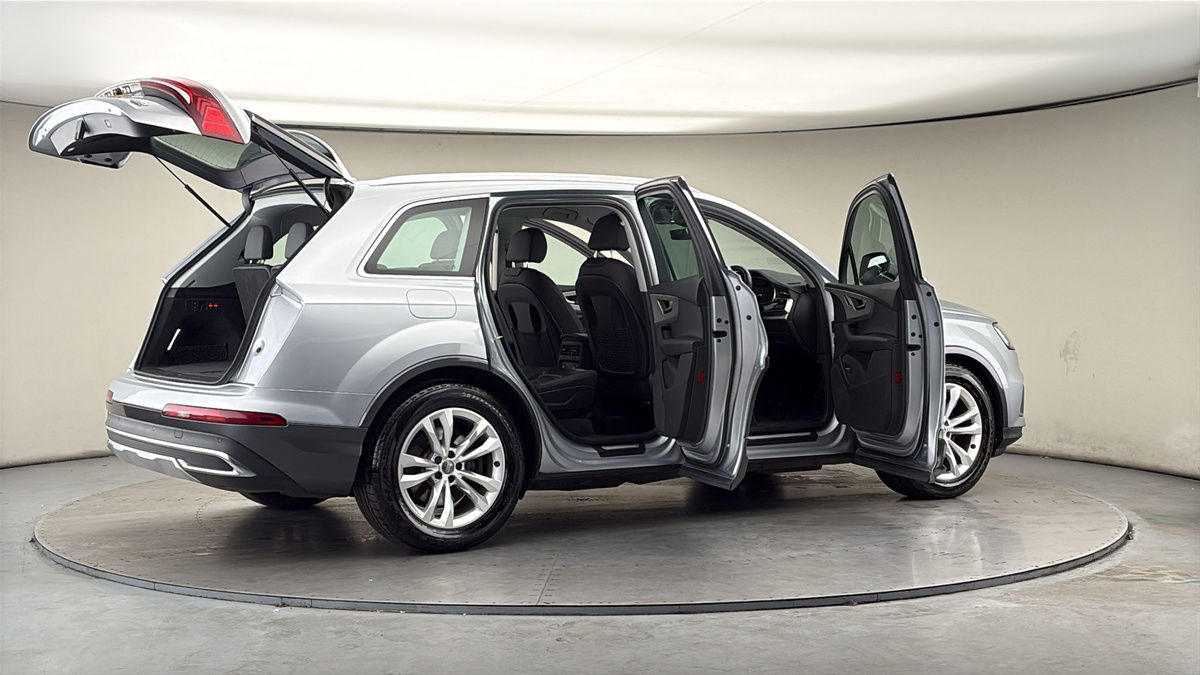 More views of Audi Q7