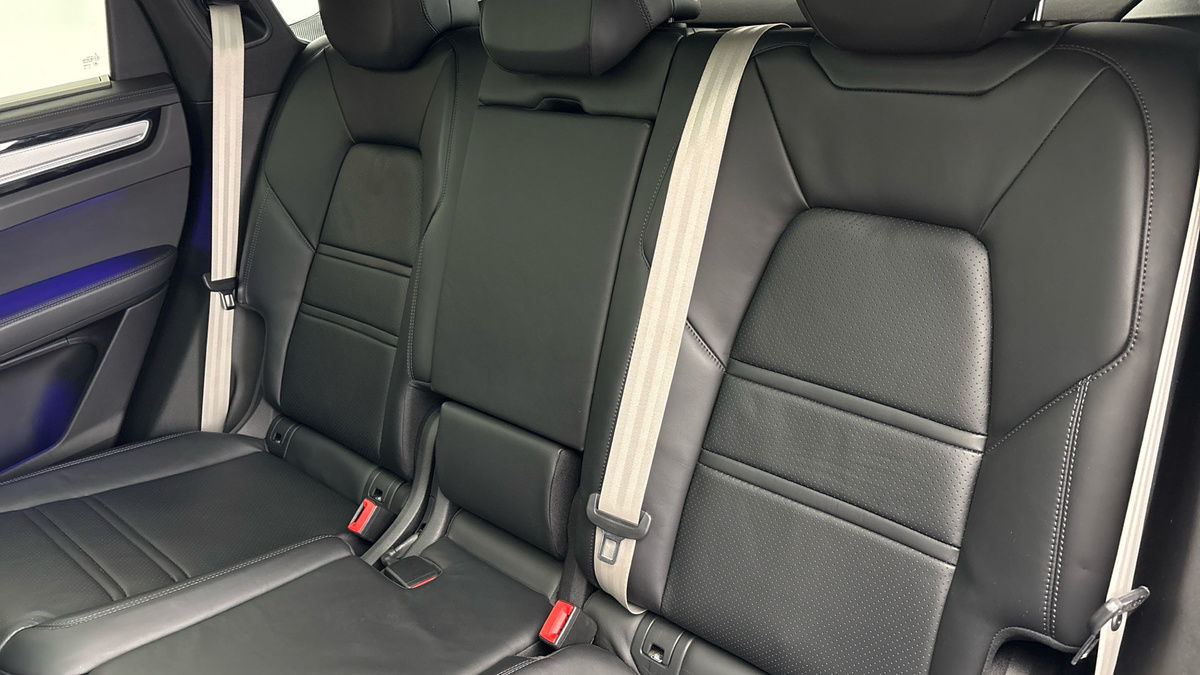 Porsche Cayenne Image 8