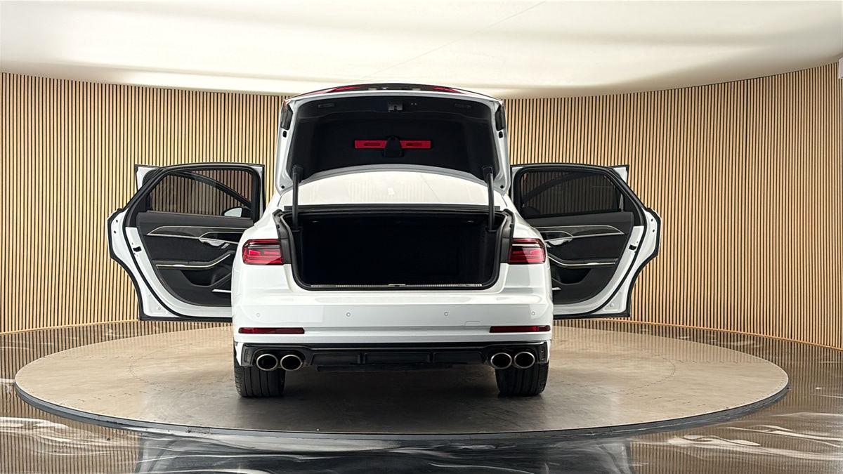 More views of Audi S8