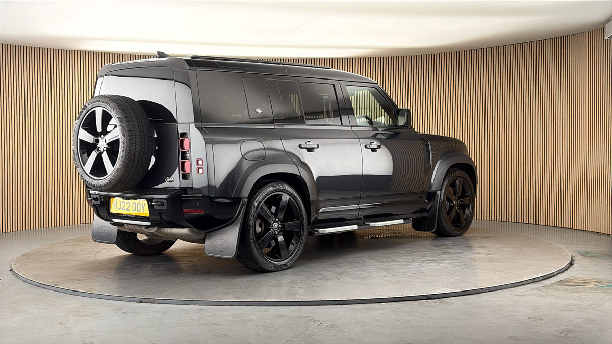 Land Rover Defender 110 Image 21