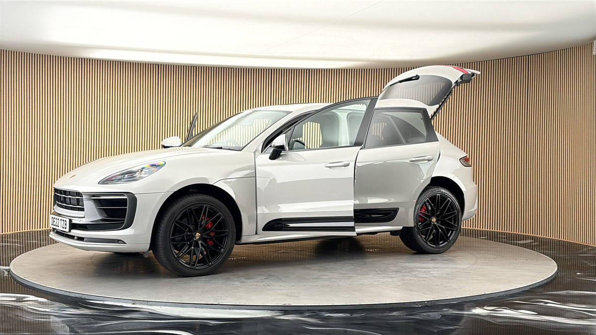 More views of Porsche Macan