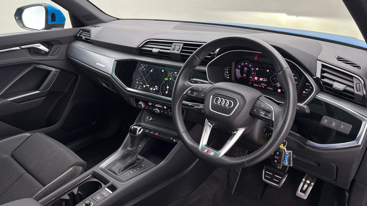 Audi Q3 Image 17