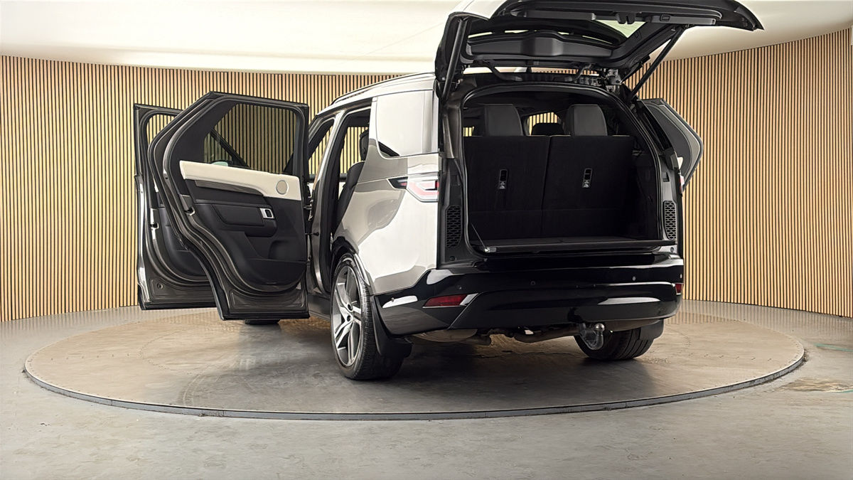 More views of Land Rover Discovery