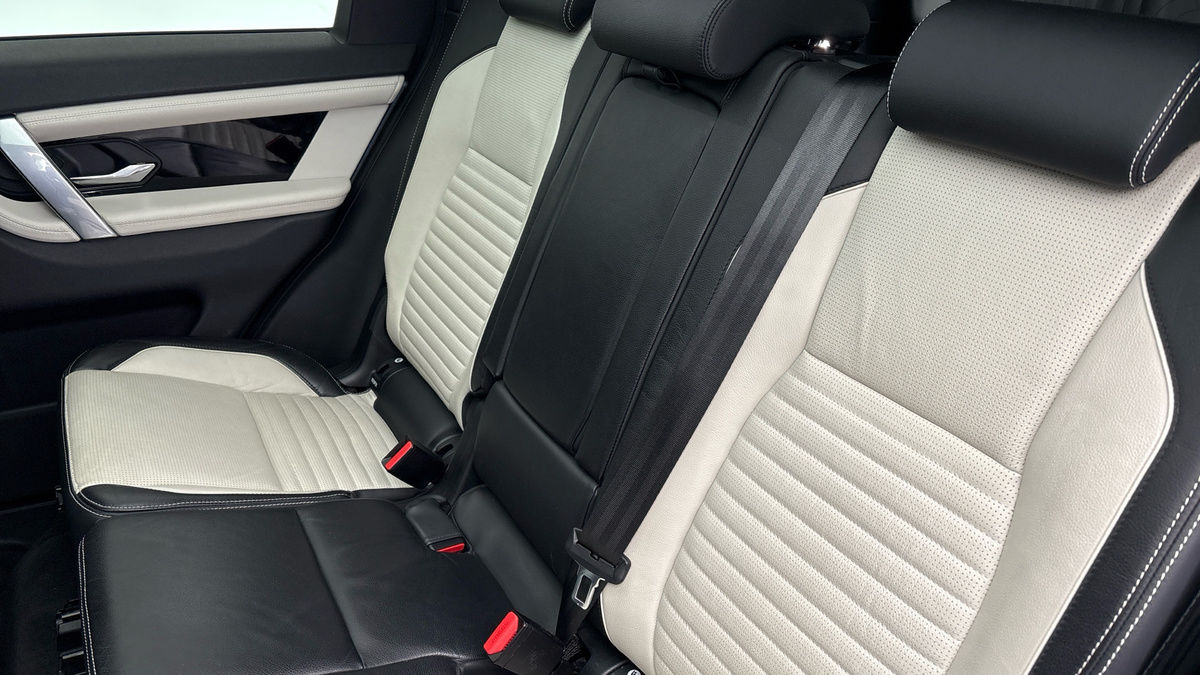 Land Rover Discovery Sport Image 8