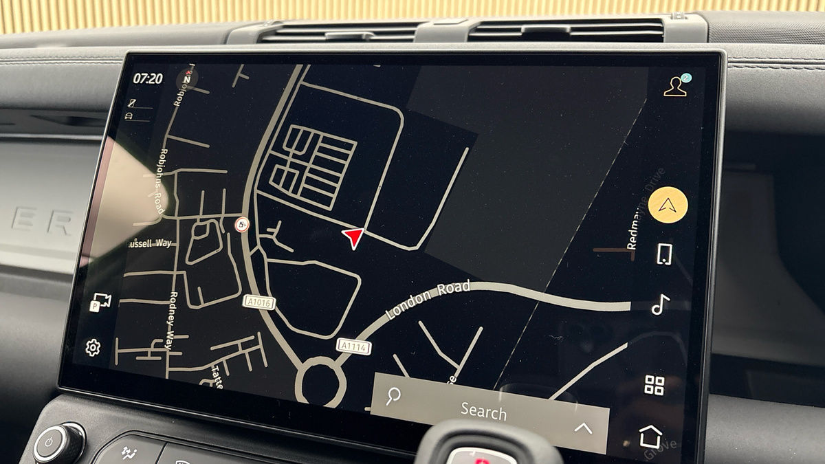 Land Rover Defender 110 Image 17