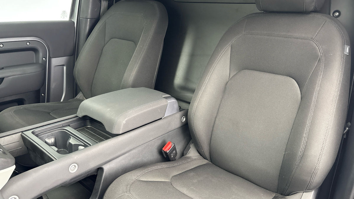 Land Rover Defender 90 Image 7