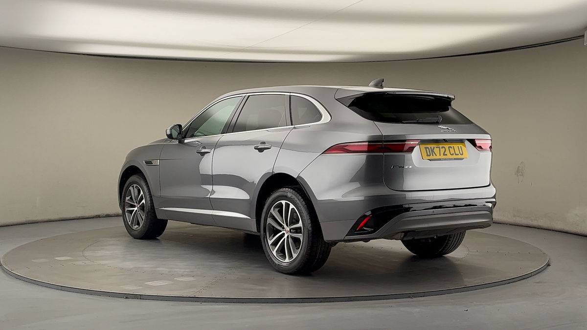 Jaguar F-PACE Image 2