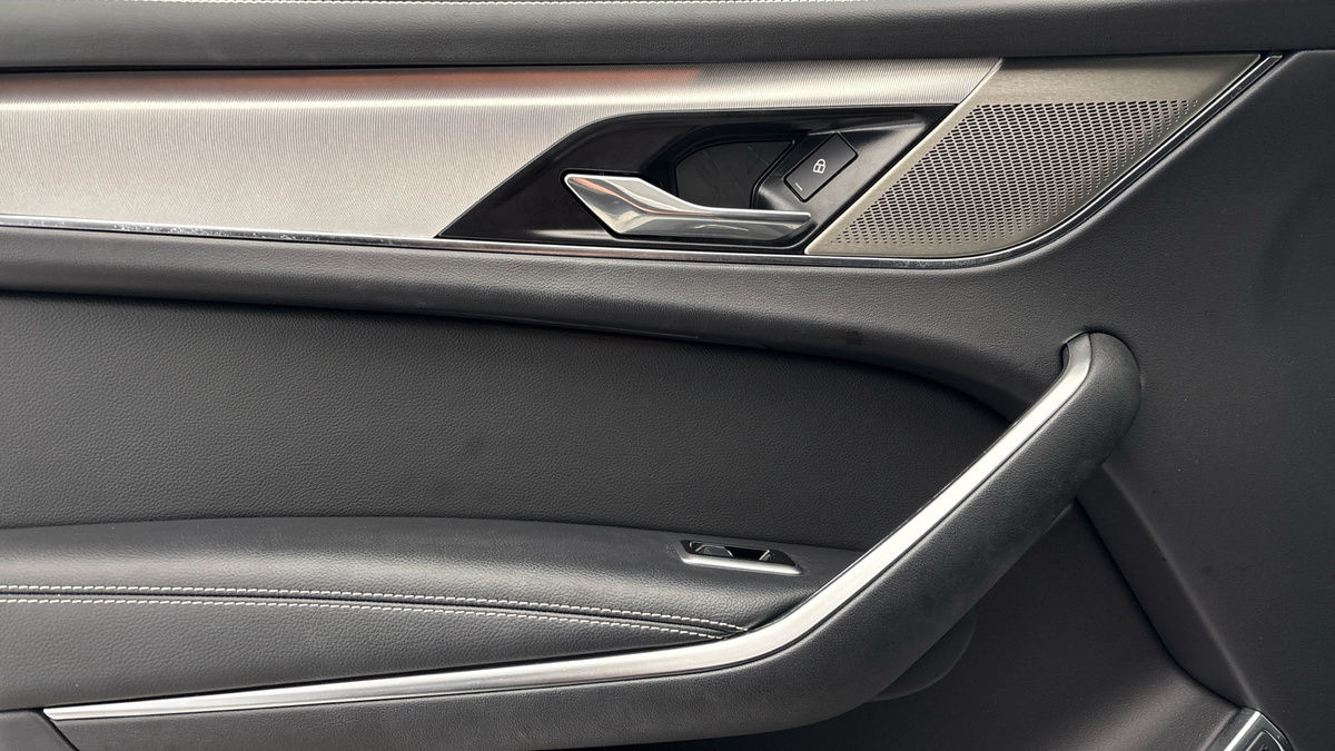 Jaguar F-PACE Image 19