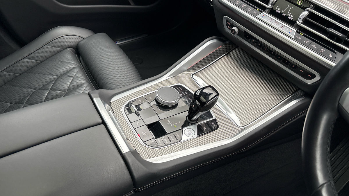 BMW X6 Image 18