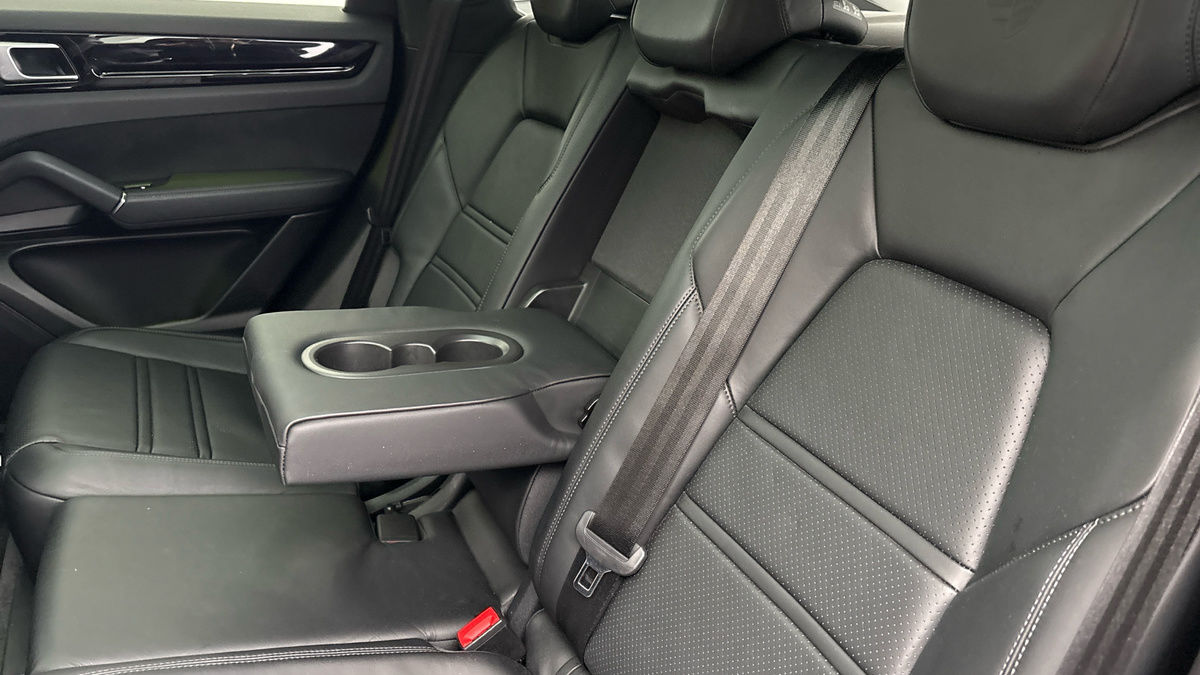 Porsche Cayenne Image 9