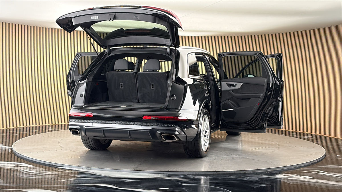 More views of Audi Q7