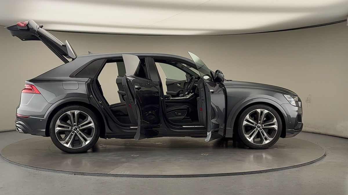 More views of Audi SQ8