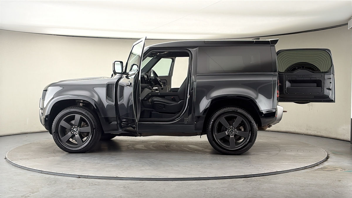 More views of Land Rover Defender 90