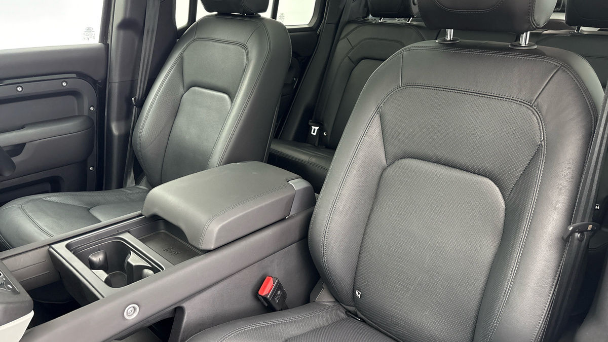 Land Rover Defender 110 Urban Image 7