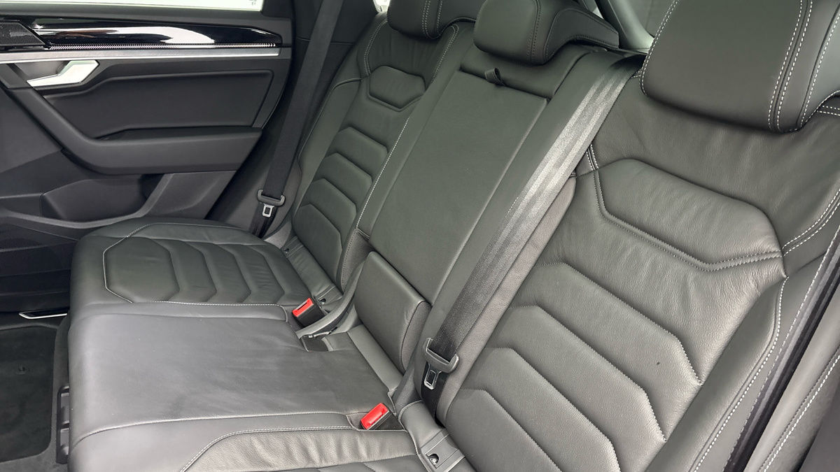 Volkswagen Touareg Image 8