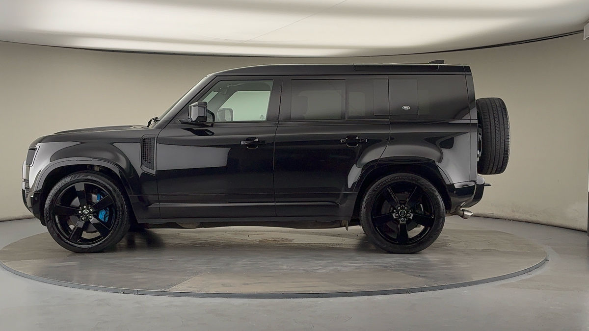 Land Rover Defender 110 Image 15