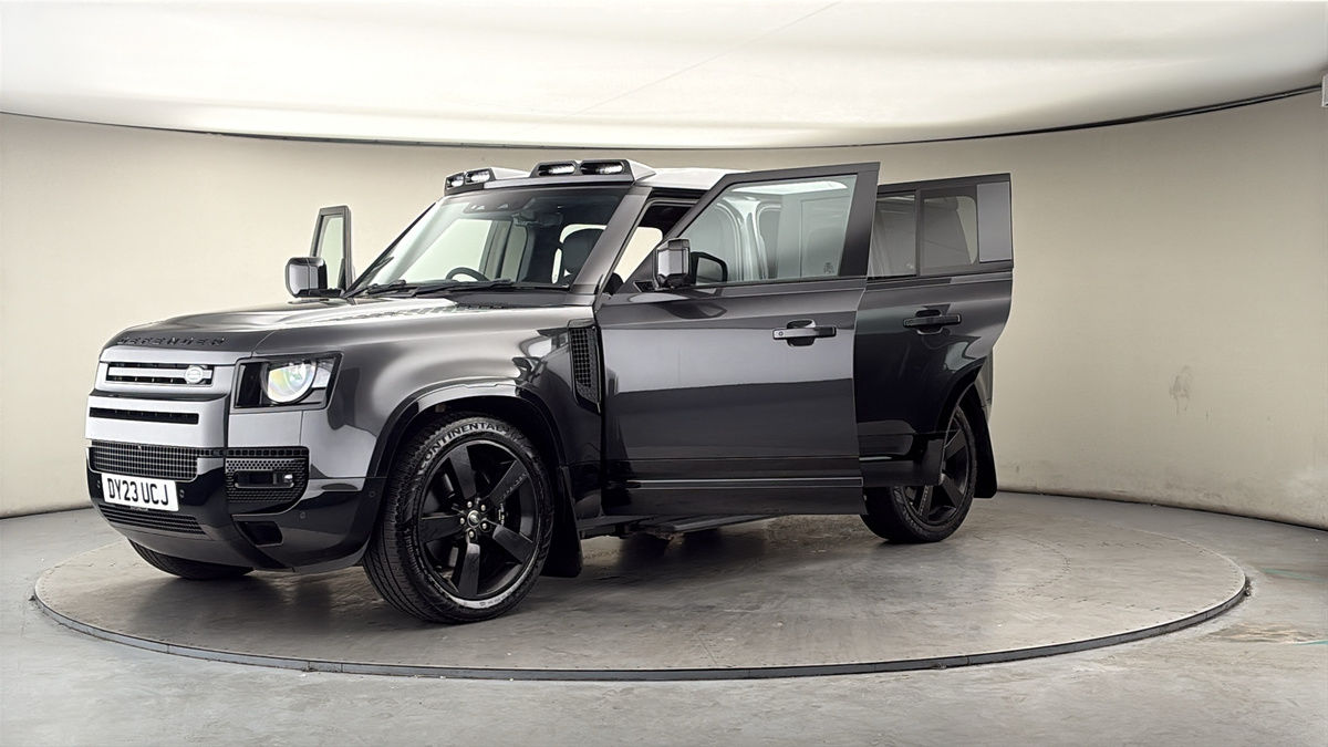 Land Rover Defender 110 Image 43