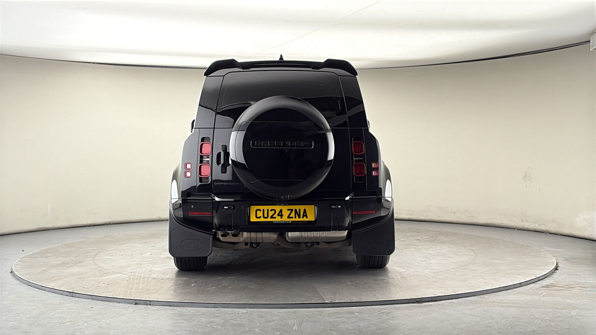 Land Rover Defender 110 Image 4