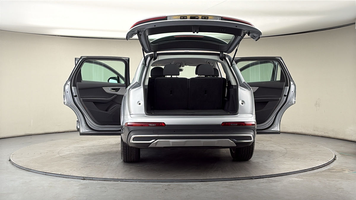 More views of Audi Q7