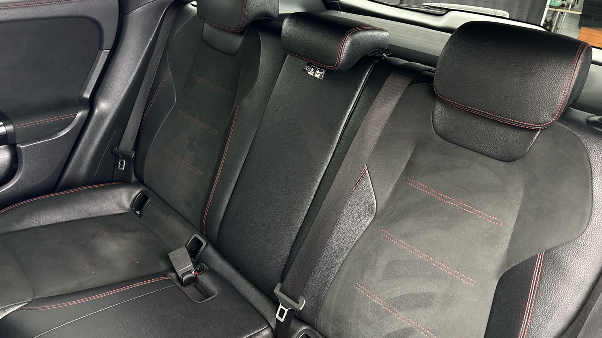 Mercedes-Benz GLA Image 20